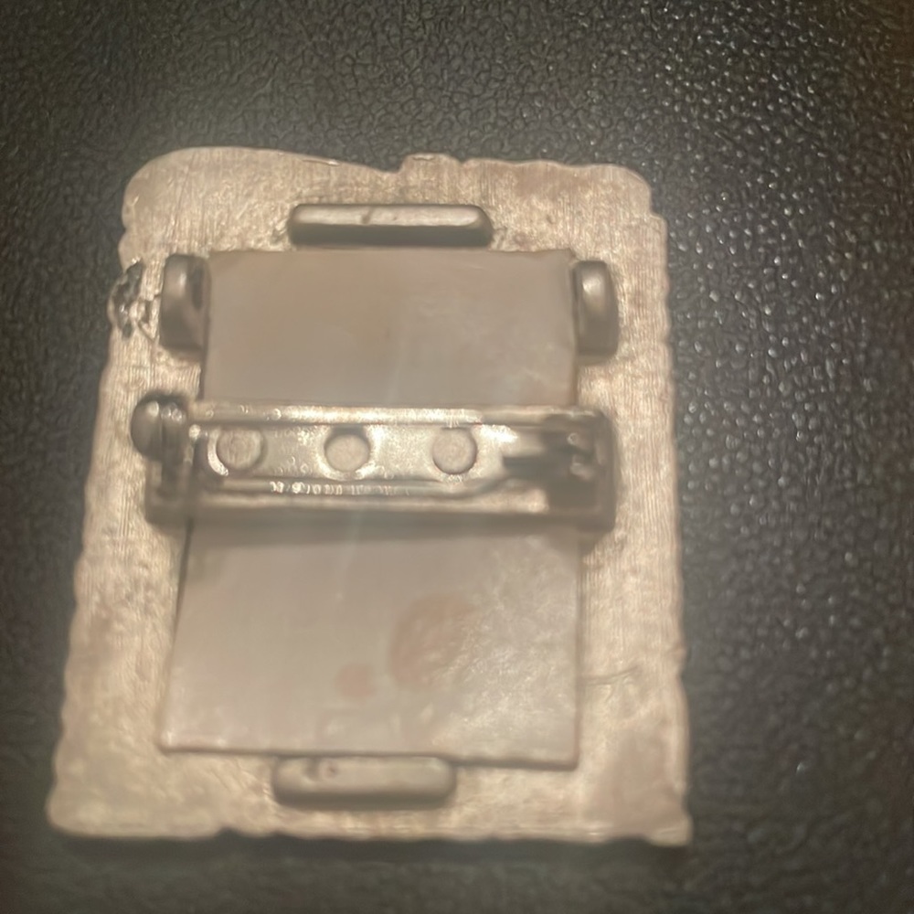 Picture brooch - Picture 2 of 4